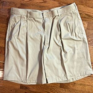 Jos. A. Banks shorts size 40